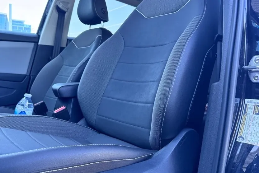 2023 Volkswagen Taos SE photo 1