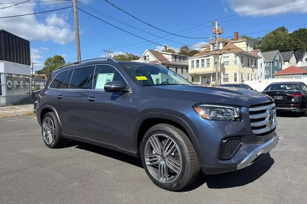2026 Mercedes Benz GLS 450 4MATIC photo 1