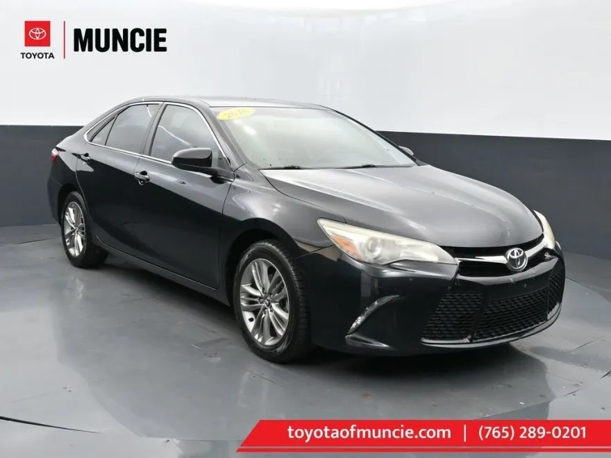 2016 Toyota Camry SE photo 1