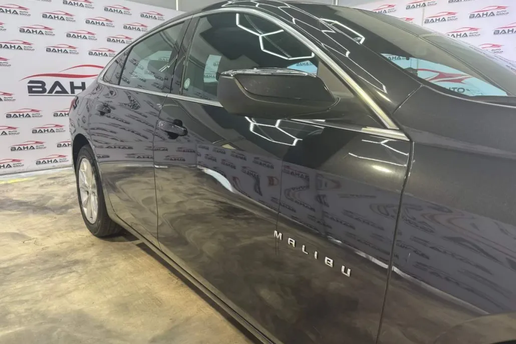 2023 Chevrolet Malibu 1LT photo 1