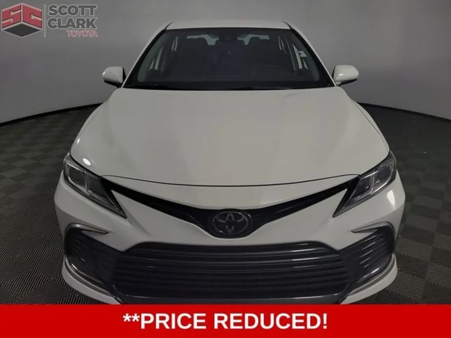 2023 Toyota Camry LE photo 1