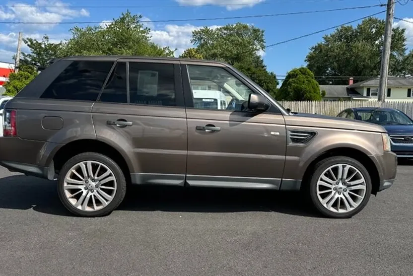 2011 Land Rover Range Rover Sport HSE photo 1