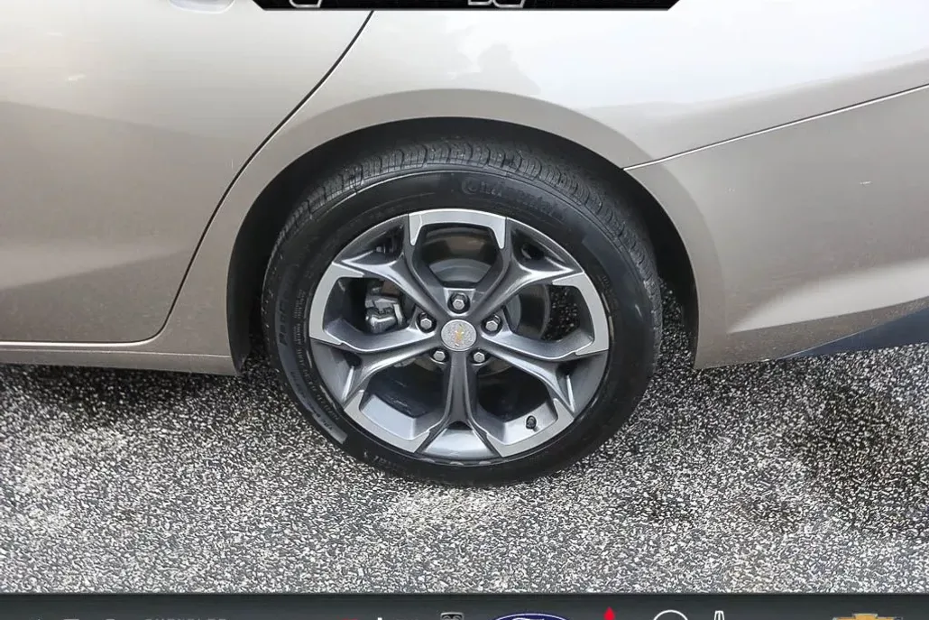 2024 Chevrolet Malibu 1LT photo 1