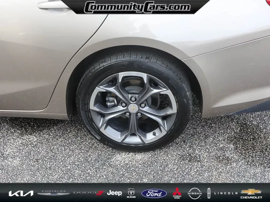 2024 Chevrolet Malibu 1LT photo 1