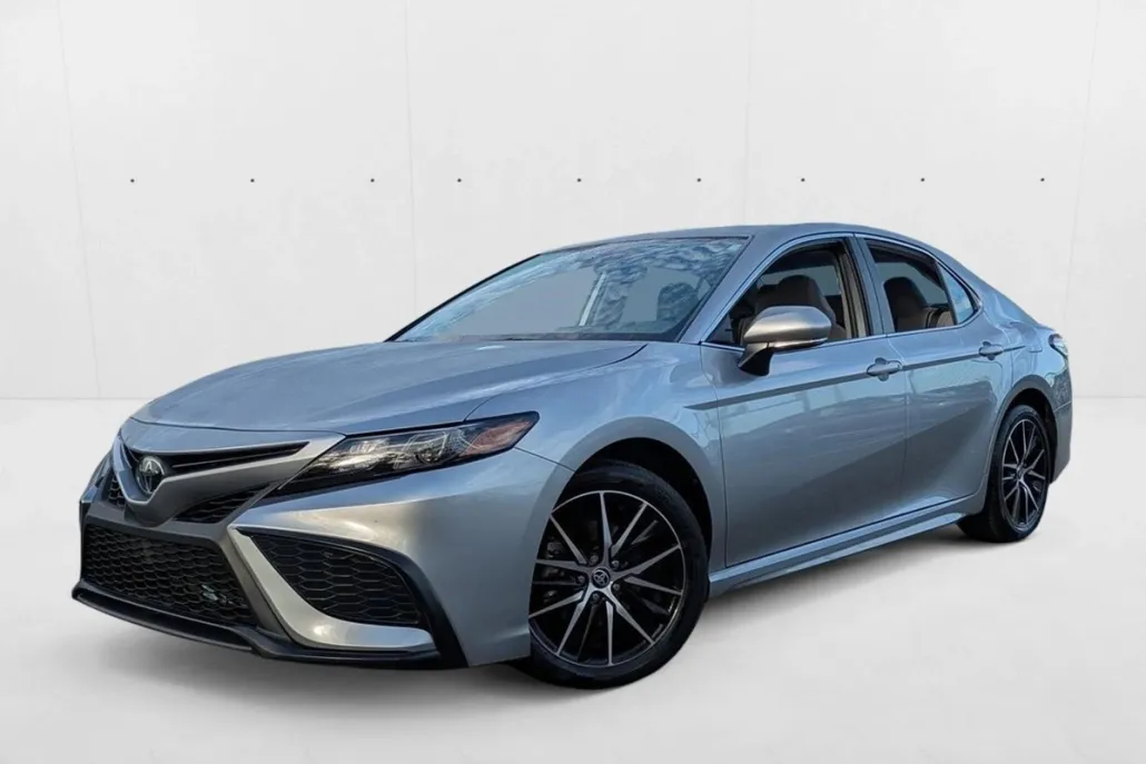 2024 Toyota Camry SE photo 1