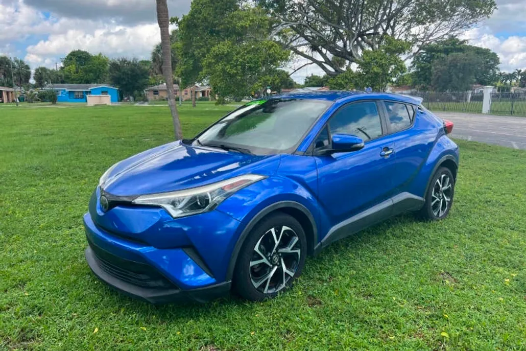 2018 Toyota C-HR XLE Premium photo 1