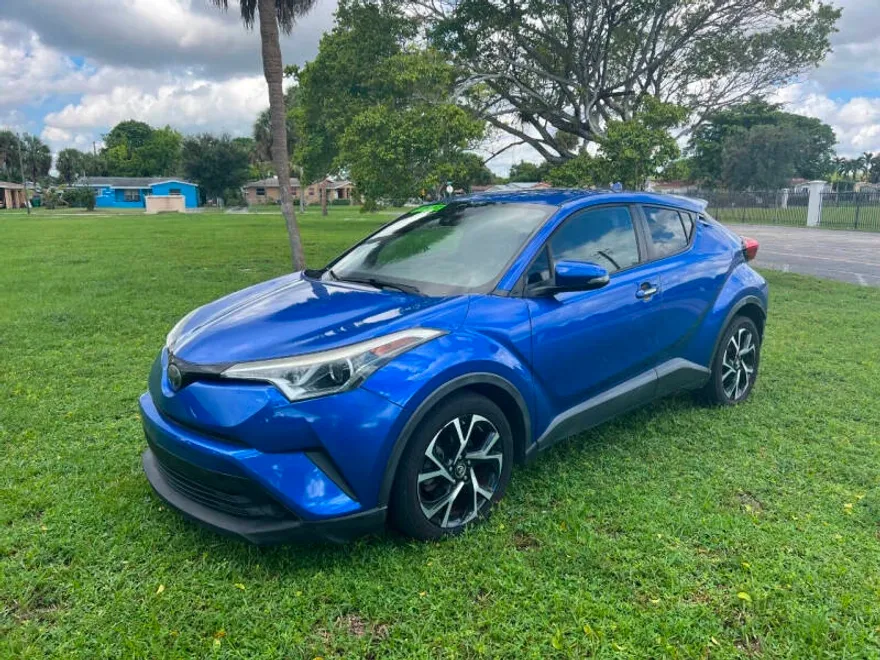 2018 Toyota C-HR XLE Premium photo 1