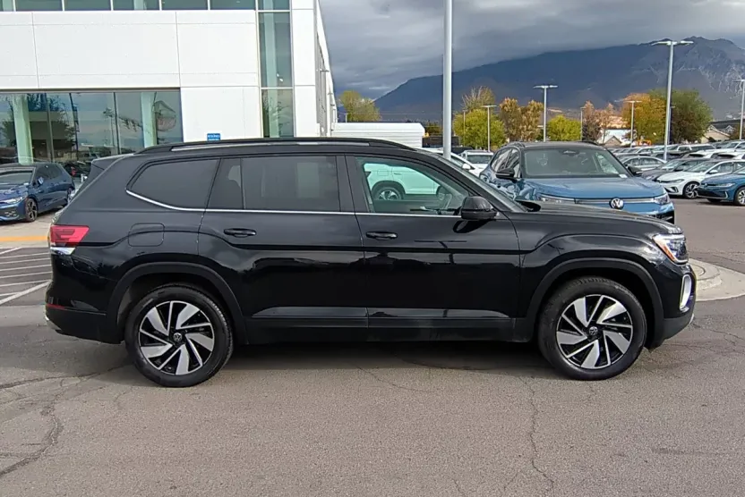 2024 Volkswagen Atlas SE Technology photo 1