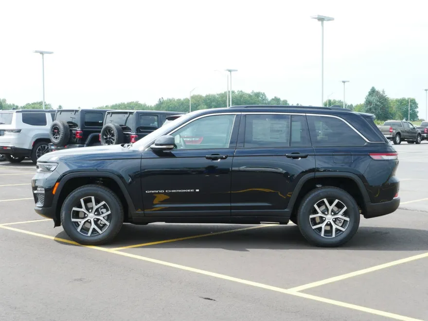 2025 Jeep Grand Cherokee Limited photo 1