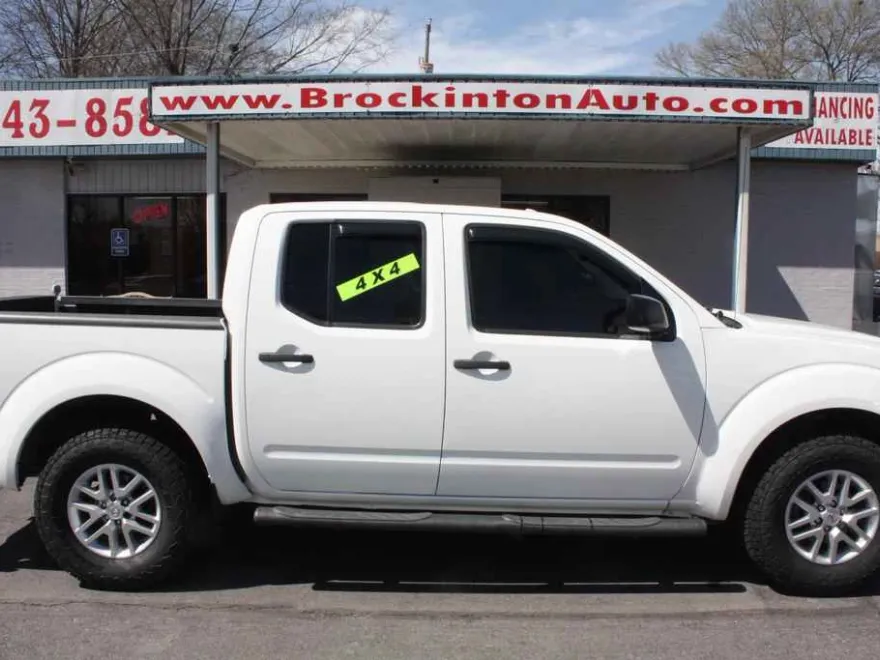 2015 Nissan Frontier S photo 1