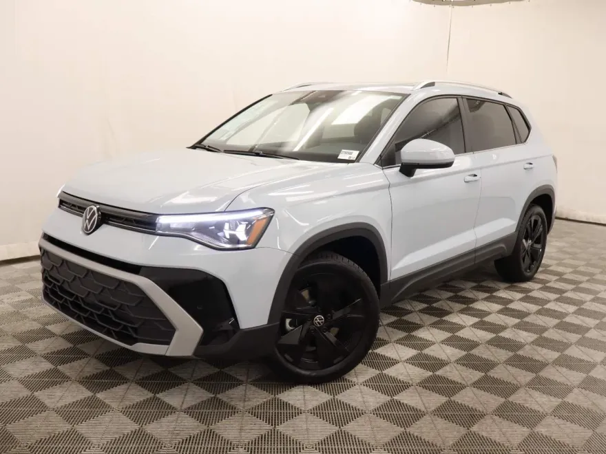 2025 Volkswagen Taos SE photo 1