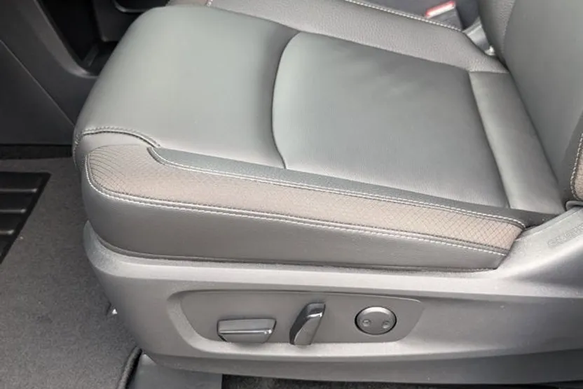 2025 Nissan Pathfinder SL photo 1