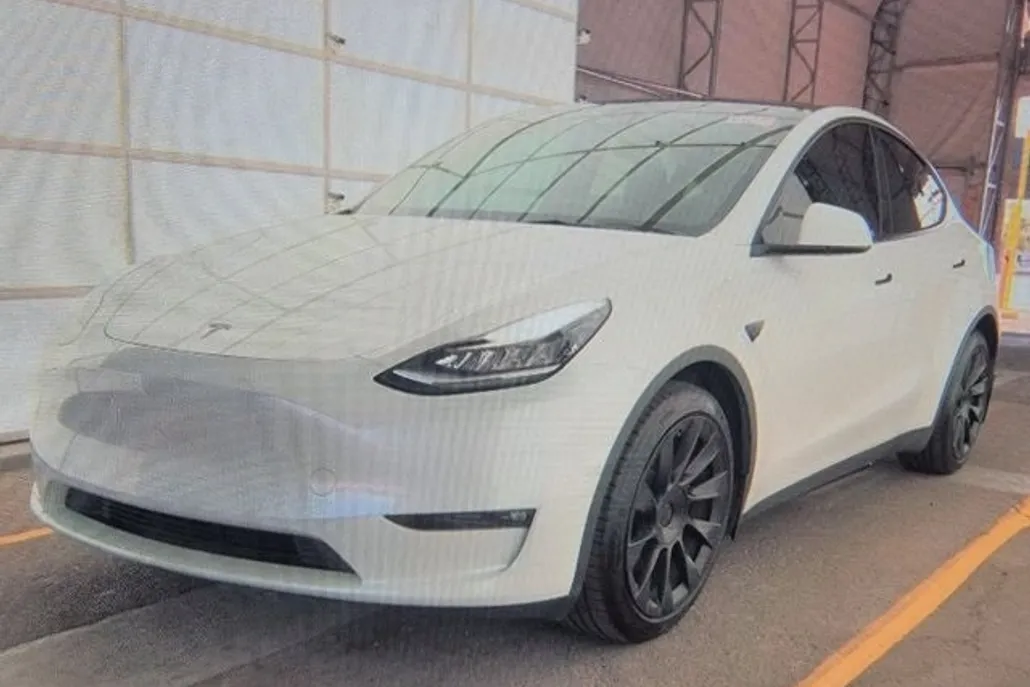 2021 Tesla Model Y Long Range photo 1