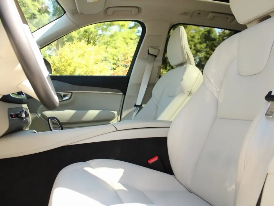2024 Volvo XC90 Plus photo 1