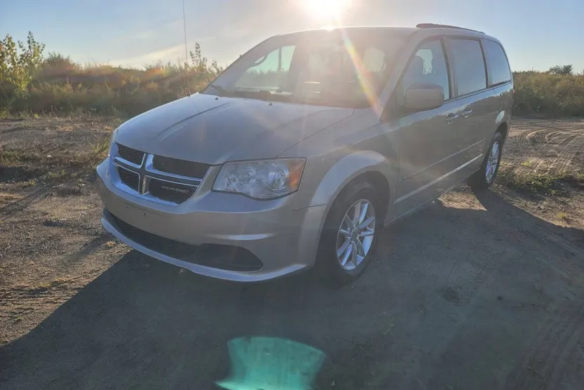 2014 Dodge Grand Caravan SXT photo 1