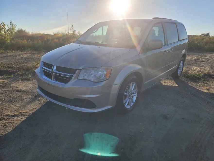 2014 Dodge Grand Caravan SXT photo 1