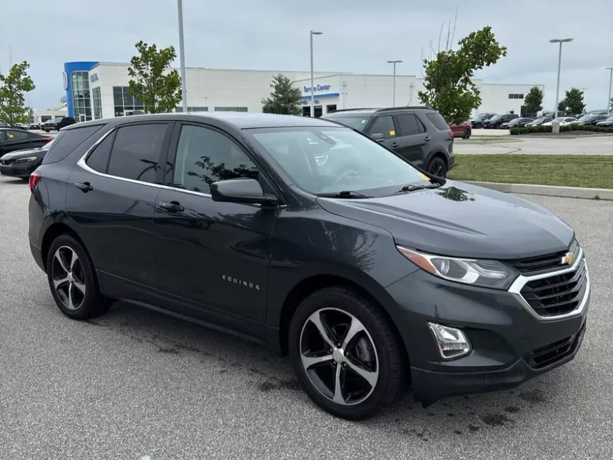 2020 Chevrolet Equinox LT photo 1