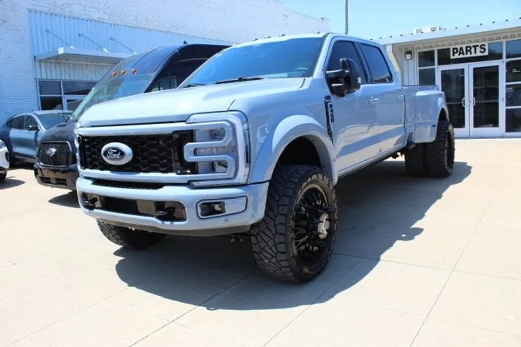 2024 Ford F-450 Platinum photo 1