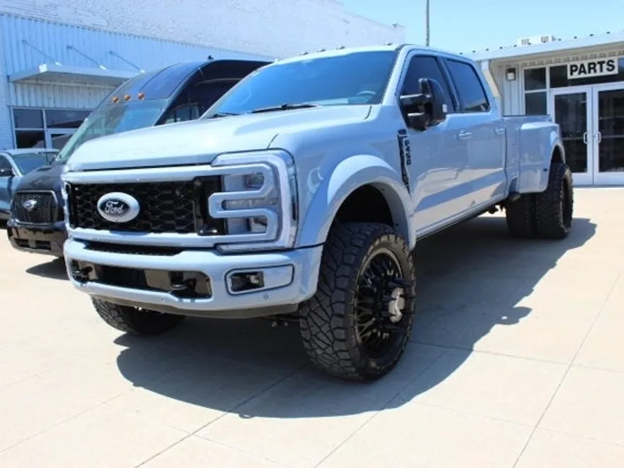 2024 Ford F-450 Platinum photo 1