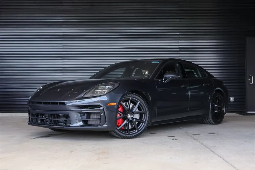 2025 Porsche Panamera E-Hybrid Turbo photo 1