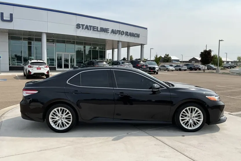 2020 Toyota Camry XLE V6 photo 1