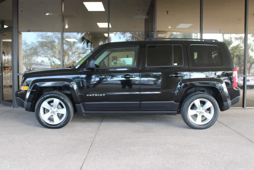 2016 Jeep Patriot Latitude photo 1