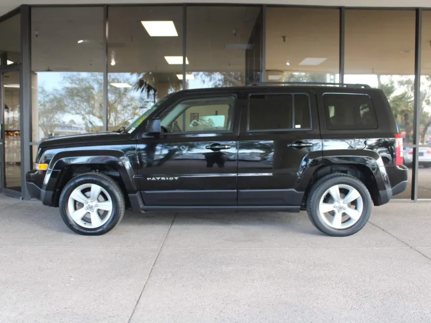 2016 Jeep Patriot Latitude photo 1