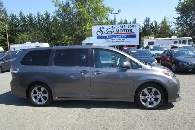 2013 Toyota Sienna photo 1