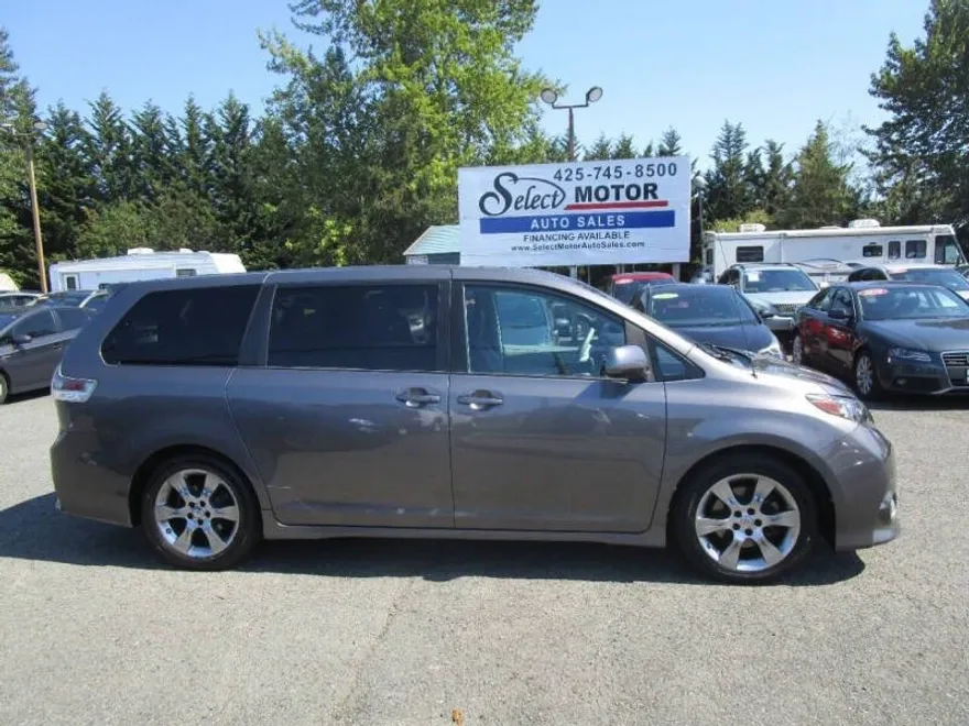 2013 Toyota Sienna photo 1