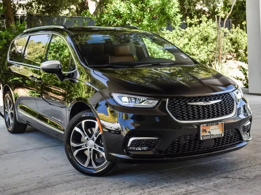 2025 Chrysler Pacifica Pinnacle photo 1