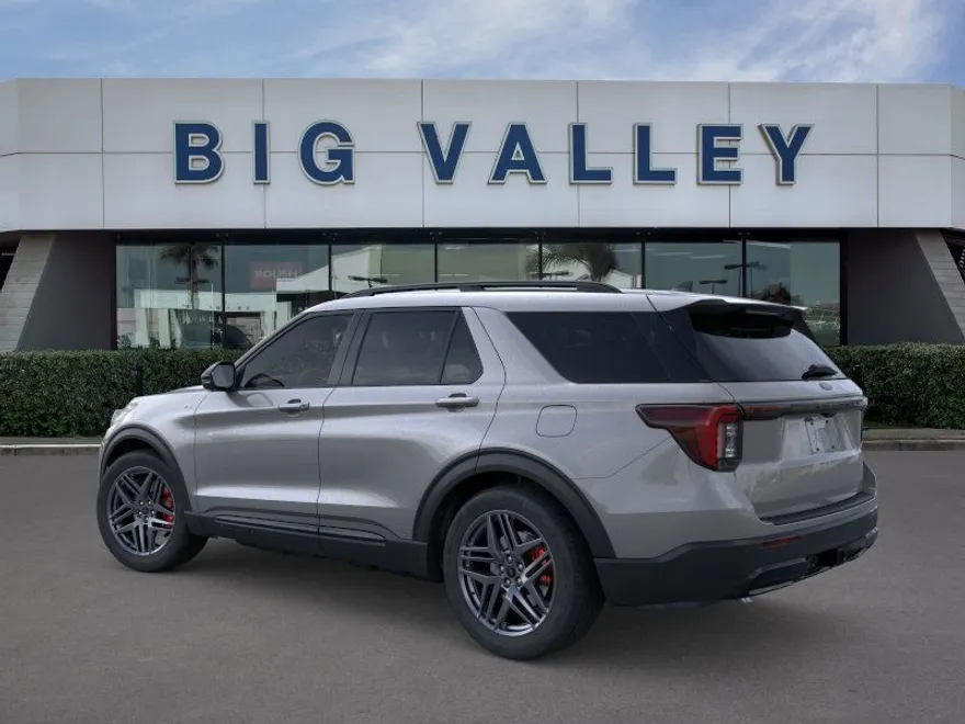2025 Ford Explorer ST-Line photo 1