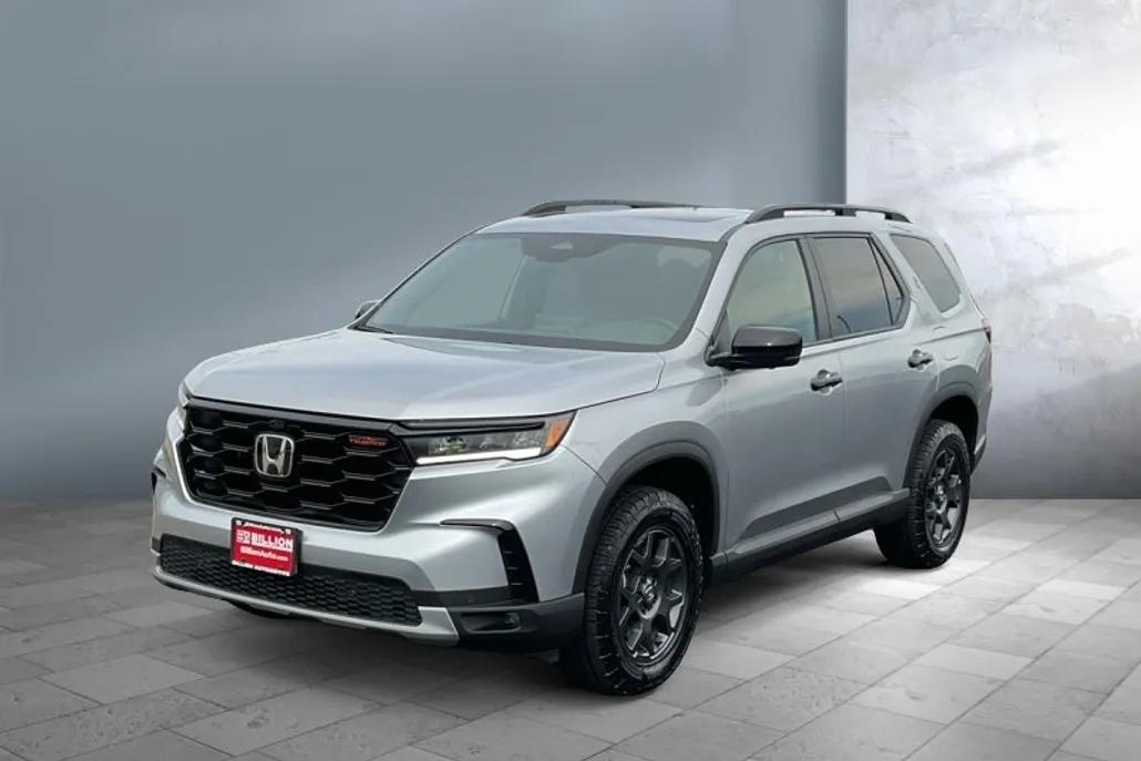 2025 Honda Pilot TrailSport photo 1
