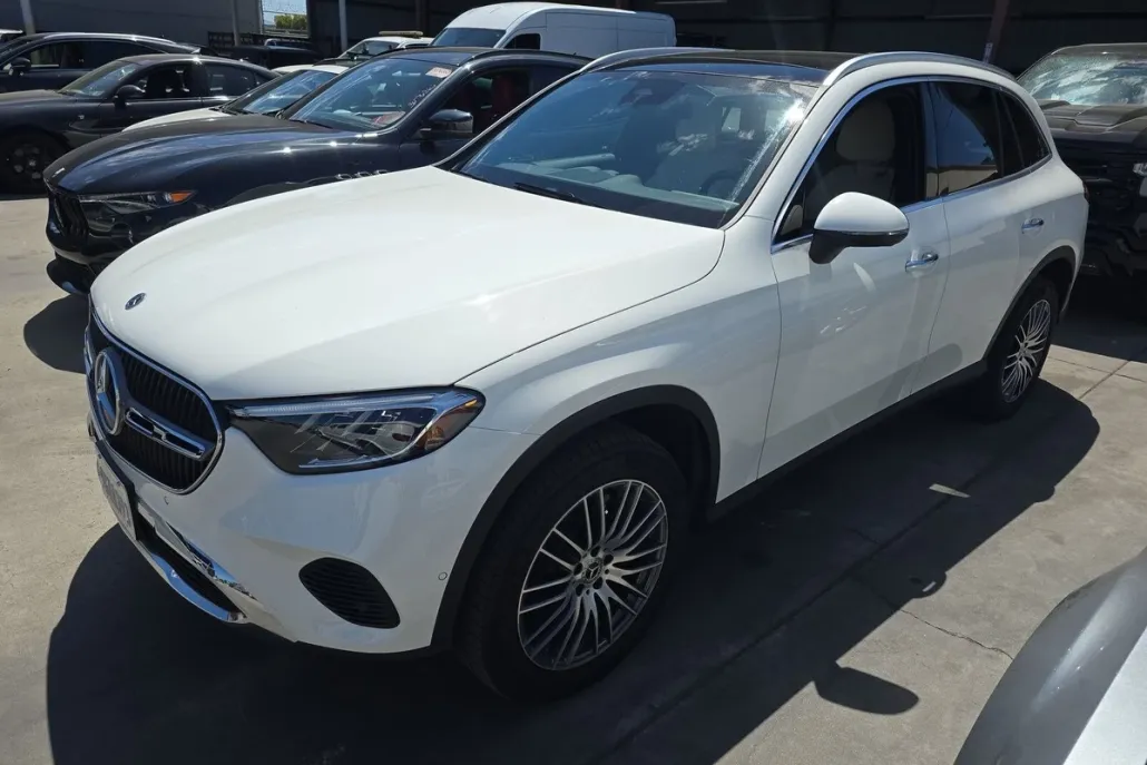 2023 Mercedes Benz GLC 300 photo 1