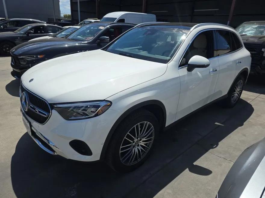 2023 Mercedes Benz GLC 300 photo 1