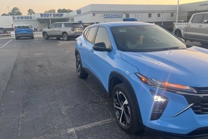 2024 Chevrolet Trax photo 1