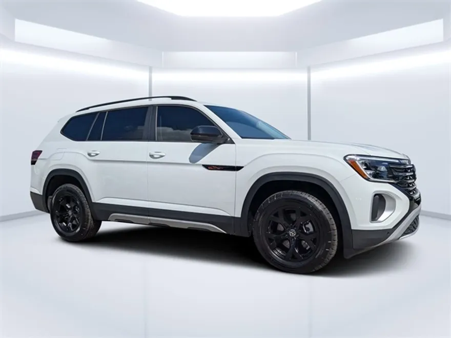 2025 Volkswagen Atlas Peak Edition SE photo 1