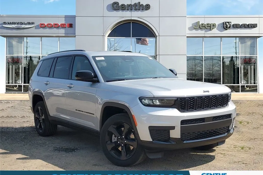 2024 Jeep Grand Cherokee Laredo Altitude X photo 1