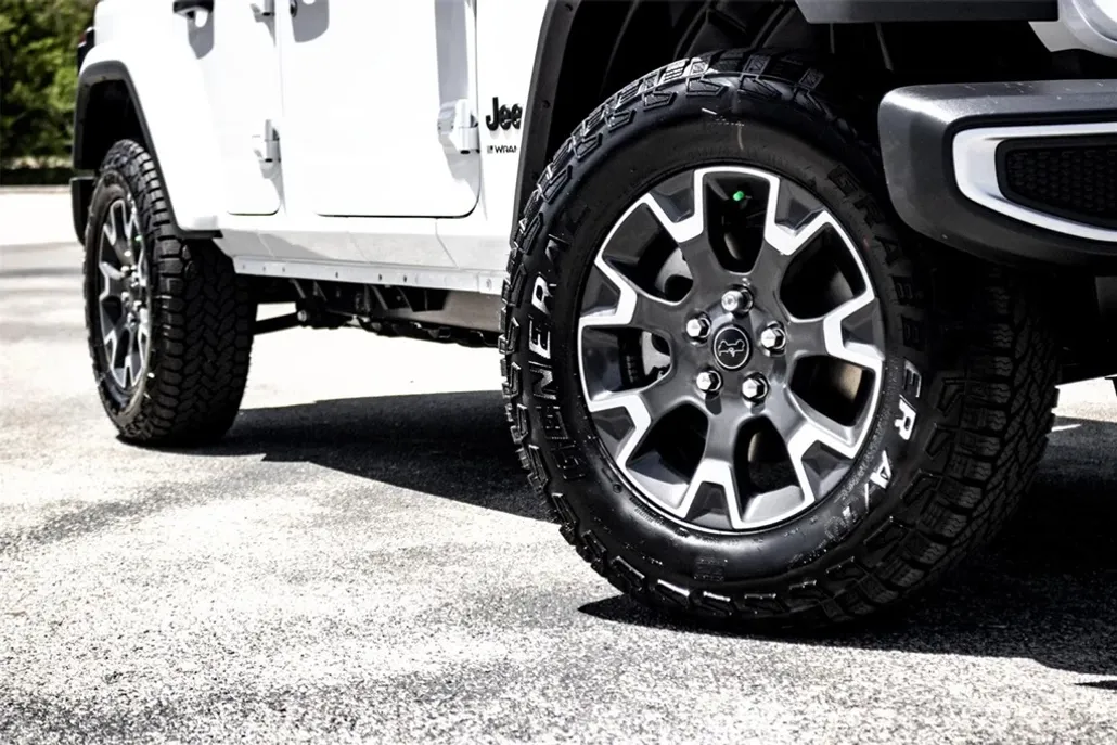 2025 Jeep Wrangler Sahara photo 1