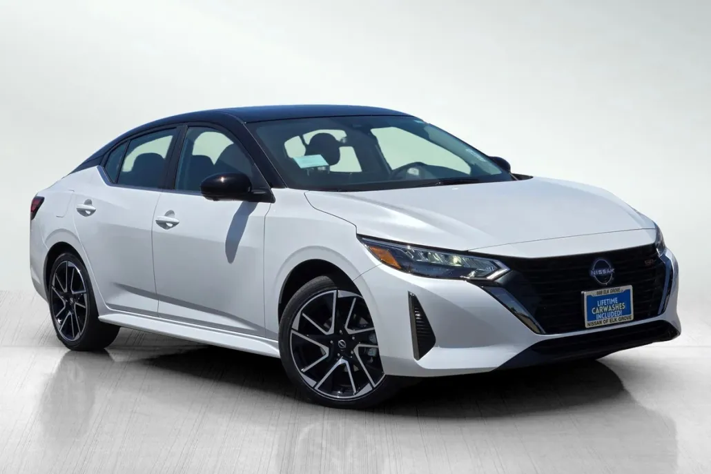 2025 Nissan Sentra SR photo 1
