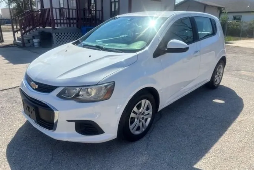 2017 Chevrolet Sonic LT photo 1