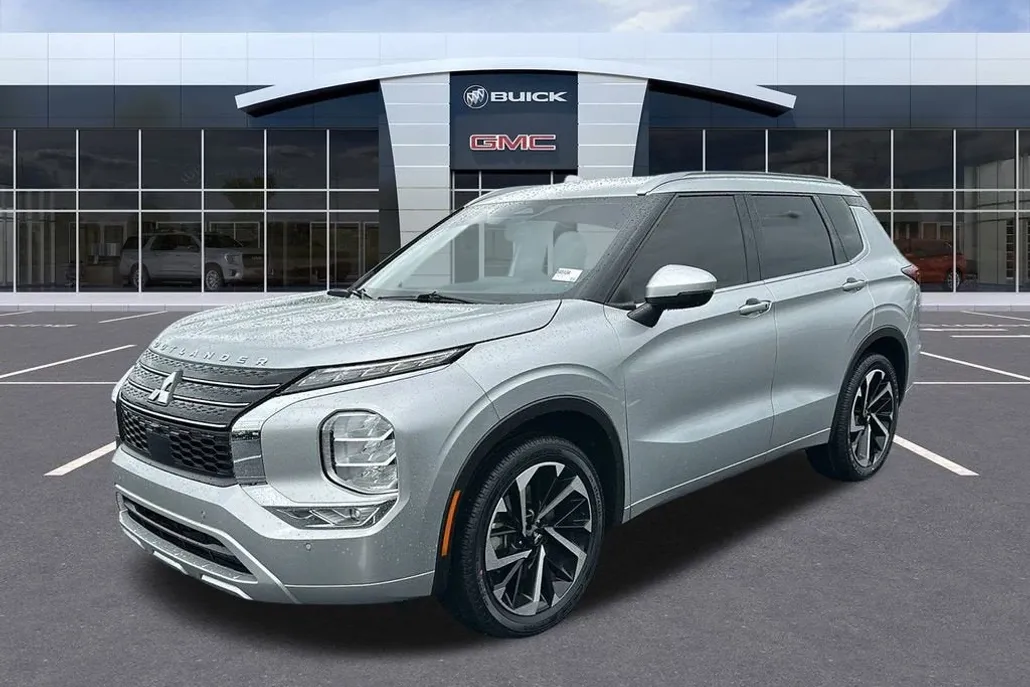 2022 Mitsubishi Outlander SEL photo 1