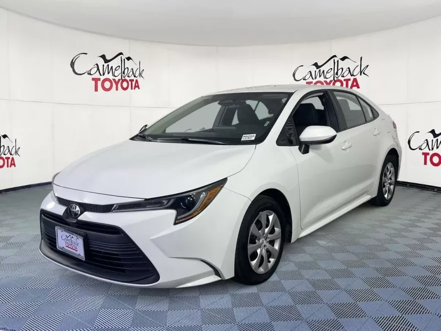 2024 Toyota Corolla LE photo 1