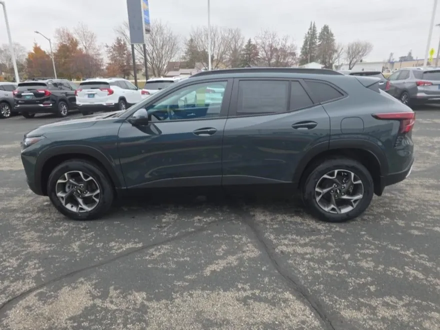 2025 Chevrolet Trax LT photo 6