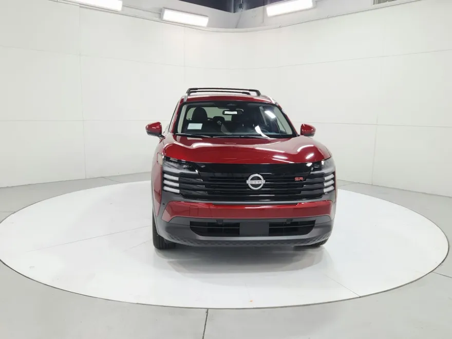 2025 Nissan Kicks SR photo 2