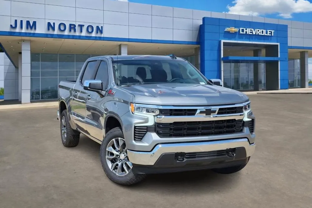 2026 Chevrolet Silverado LT photo 1