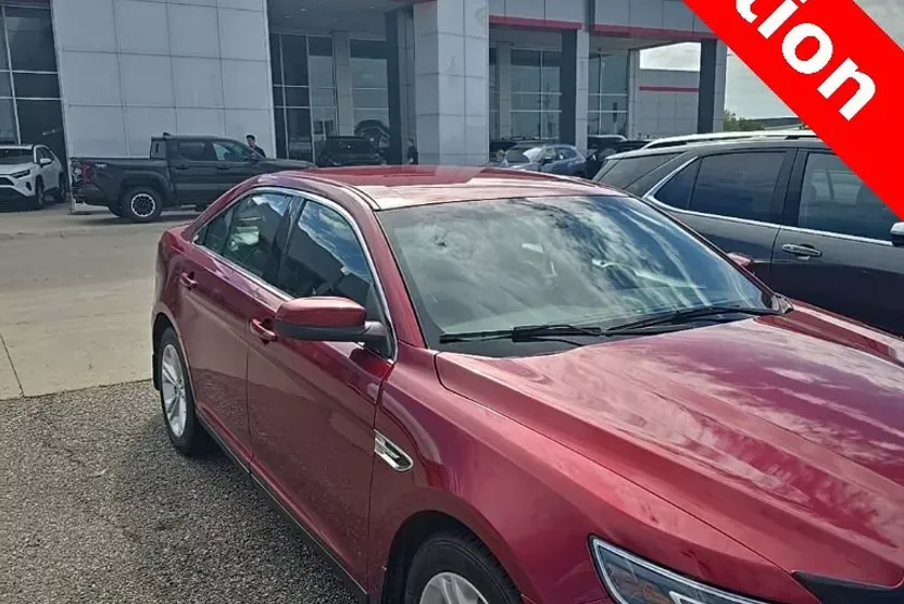2015 Ford Taurus SEL photo 1