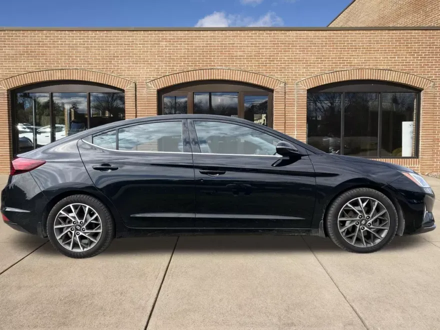 2020 Hyundai Elantra Limited photo 1