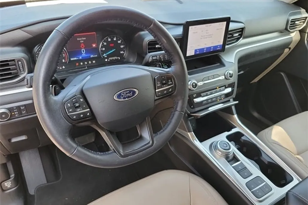 2020 Ford Explorer XLT photo 1