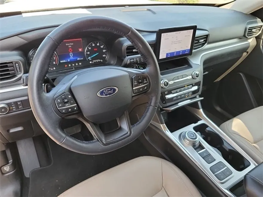 2020 Ford Explorer XLT photo 1