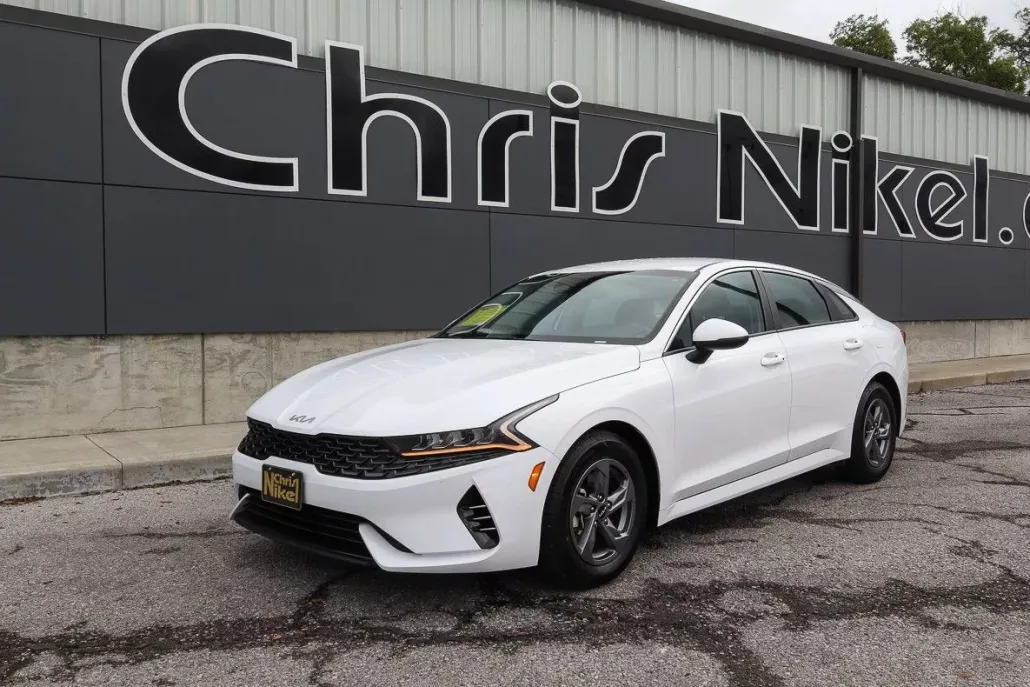 2023 Kia K5 LXS photo 1